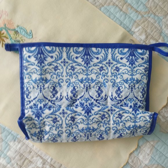 Large Cosmetic or Travel (Blue & White Bag) - Never Used - Picture 4 of 8